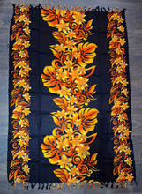 Afbeelding in Gallery-weergave laden, Zwarte doek met Bloemen & Bladeren