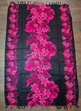 Afbeelding in Gallery-weergave laden, Zwarte doek met Bloemen & Bladeren