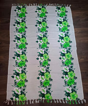 Afbeelding in Gallery-weergave laden, Witte doek met bloemen div. kleuren/bloemen