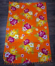 Afbeelding in Gallery-weergave laden, Effen kleur doeken met Bloemen print div. kleuren