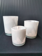 Afbeelding in Gallery-weergave laden, Melkwit veren theelicht set